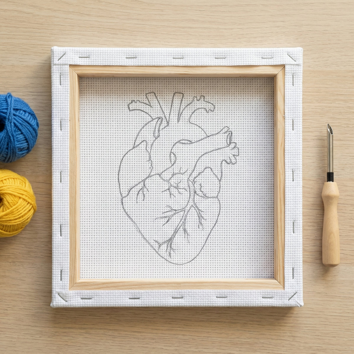 Blank pre-stretched canvas with the Cœur Passionné pattern pre-printed, ready for punch needle embroidery.